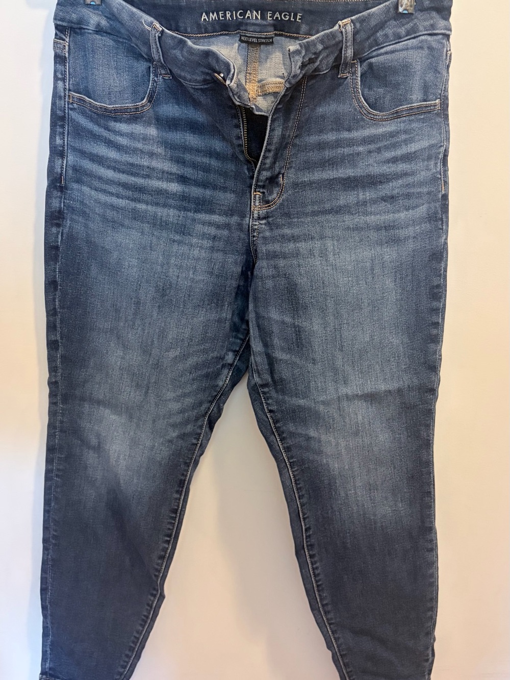 American Eagle Outfitters Women’s Skimmy Medium Wash Jeans